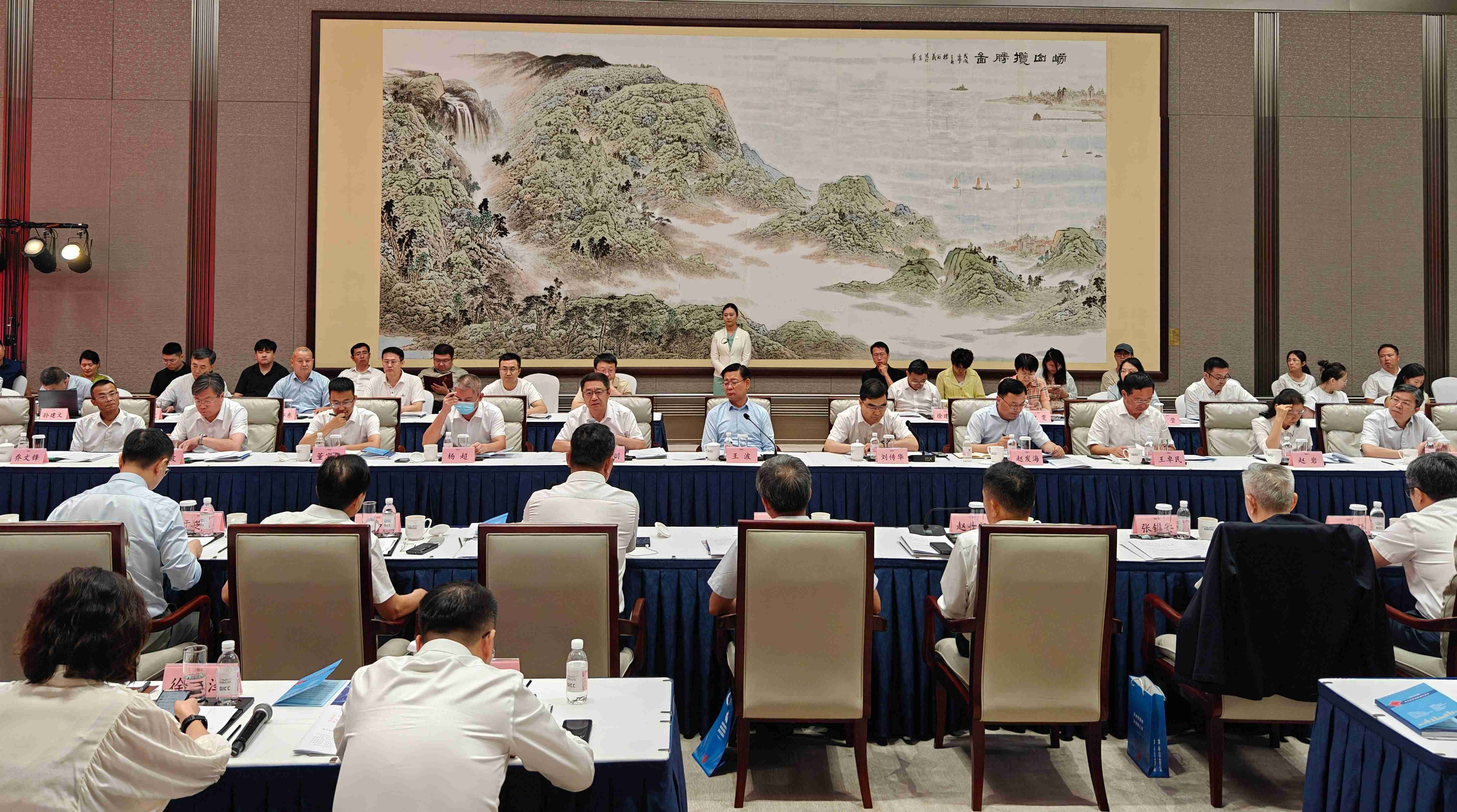 會(huì)場-領(lǐng)導(dǎo)(1)(1).jpg 會(huì)場-領(lǐng)導(dǎo)(1)(1).jpg